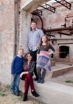 familyphotoatcottonmill