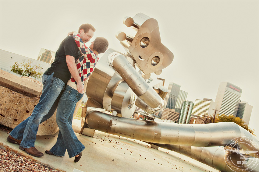 seanandtrisha-110 couple photo by the robot in deep ellum, dallas texas