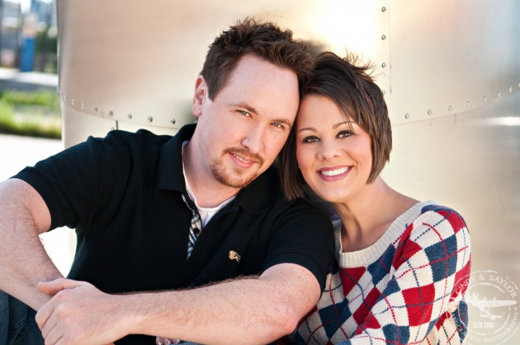 engaged couple in deep ellum by Dallas Wedding photographers Cindy and Saylor