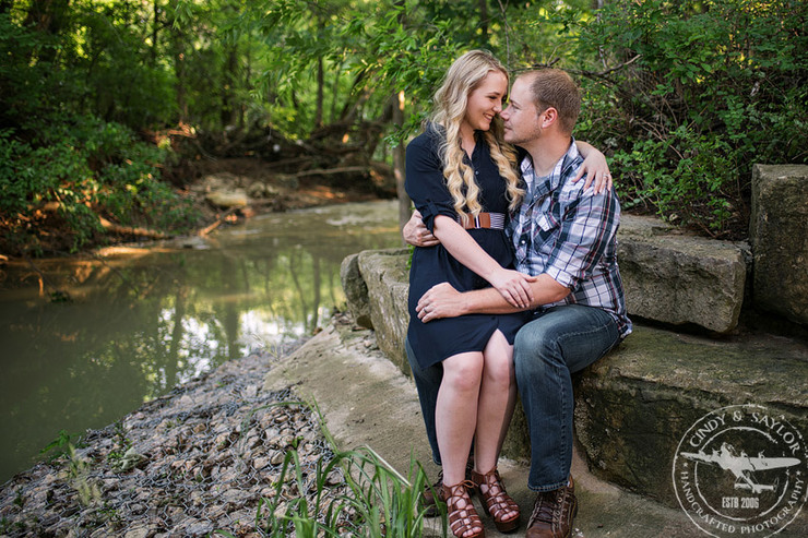 engagement session at arbor hills nature preserve in plano texas photos by cindy and saylor photographers