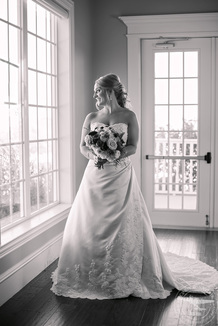 bridal session at The Milestone Mansion Wedding Venue in Denton Texas | Photos by Cindy and Saylor, Floral by CoCo Fleur, Makeup by Wendy Zerrudo